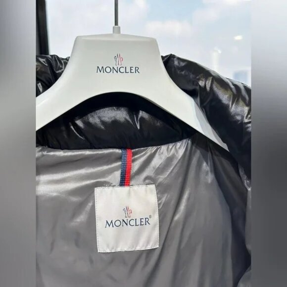 Moncler Maya short down jacket - Picture 7 of 10